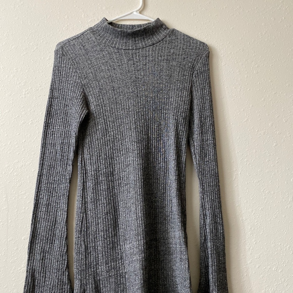 Turtle neck flared sleeves dress